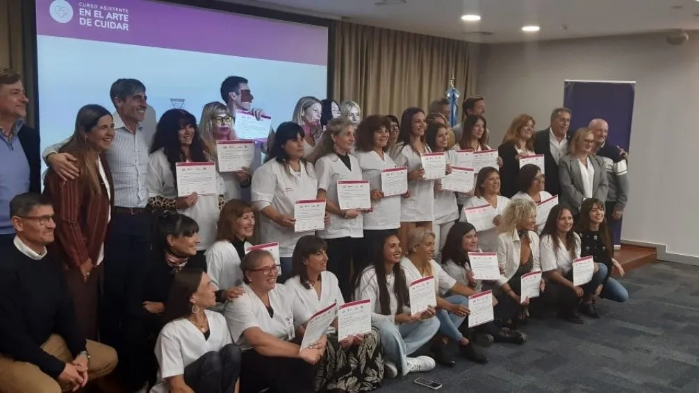Fundación OSDE entregó diplomas a los egresados del 96° Curso de Asistentes en el Arte de Cuidar